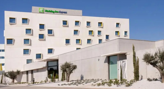 Кровать в общем номере Holiday Inn Express Montpellier - Odysseum by IHG