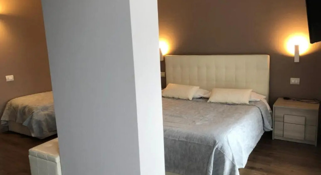 Полулюкс Hotel Royal
