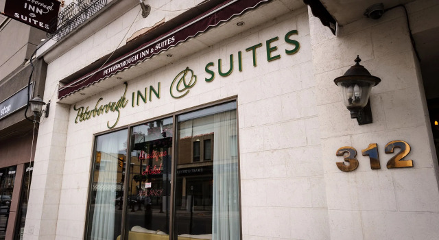 Peterborough Inn & Suites Hotel, Varaa Hotelli  