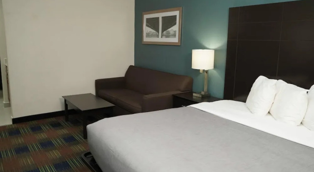 Люкс Superior Quality Inn North Vernon
