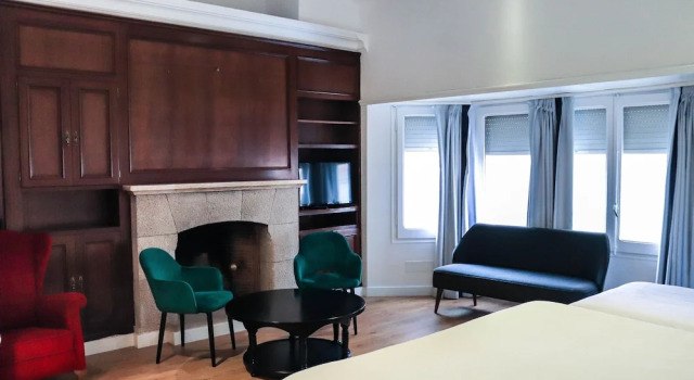 Четырёхместный номер Standard Hotel & Restaurant Marina Palamós