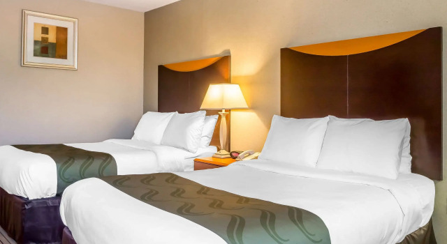 Четырёхместный номер Standard Quality Inn Spring Valley - Nanuet