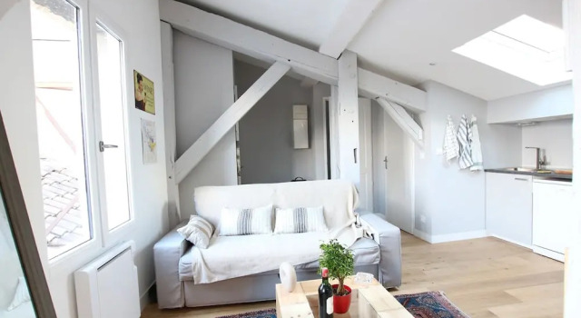 Comfy Attic Apartment Near Grand Théâtre, Забронировать Апартаменты/квартира Апартаменты Бордо, рядом с Церковь Нотр-Дам, Апартаменты/квартира