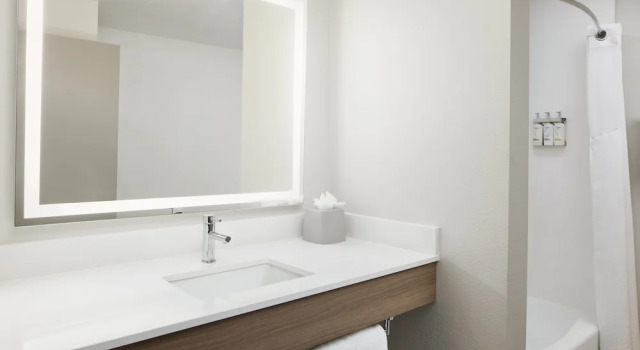 Люкс с 2 комнатами Holiday Inn Express Hotel & Suites Port St. Lucie West by IHG