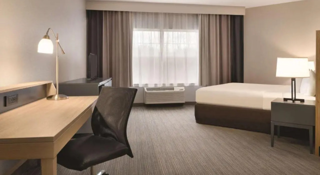 Двухместный люкс Country Inn & Suites by Radisson, Germantown, WI