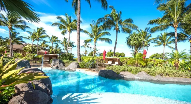 Кровать в общем номере с 6 комнатами с балконом Honua Kai Luana Resort by KBM