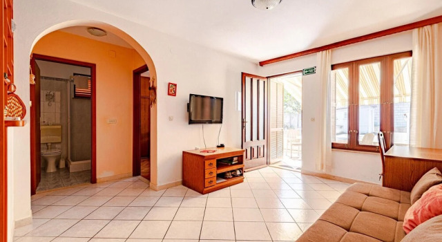 Amazing Apartment in Zrnovo With Wifi and 2 Bedrooms, Prenota Appartamento Žrnovo 