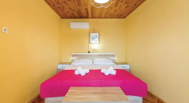 Stunning Home in Omisalj With Wifi and 4 Bedrooms, Prenota Hotel Hotel a Isole Quarnerine con parcheggio, Parcheggio