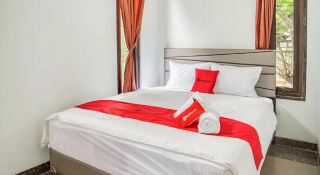 Двухместный номер Standard RedDoorz near Taman Mini Jakarta