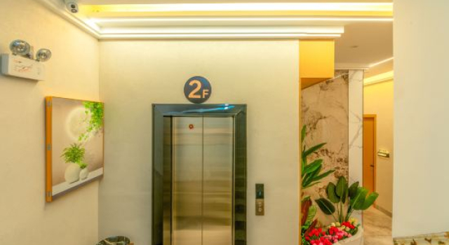Qujing Yujin Smart Hotel (Qilin High School Branch), Rezerwuj Hotel Hotele w Qujing z parkingiem, Parking