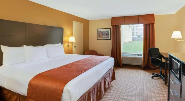 Номер Standard Отель Four Points by Sheraton Charlotte Airport