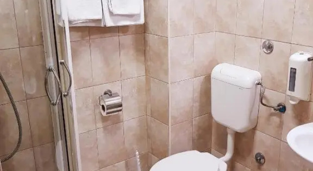 Номер Economy Lucic Rooms & Suites