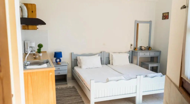 Studios Koukis, Book Apartment Hotels in Kitriaí with Parking, Parking
