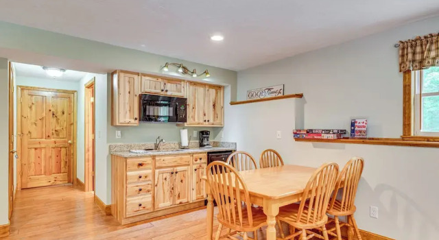 Ski, Hike & Fish: Chalet w/ Hot Tub in Conway