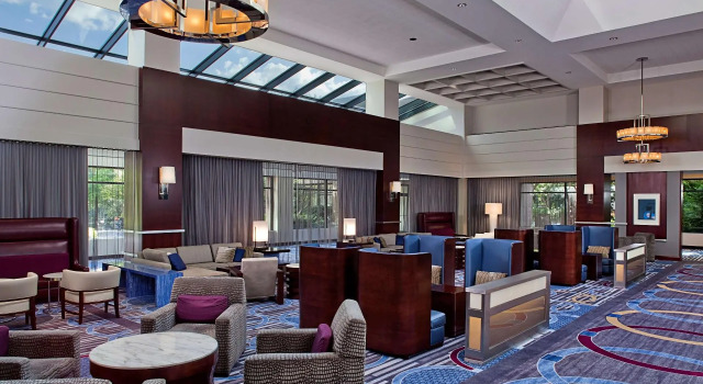 Кровать в общем номере Hilton Fairfax, Va