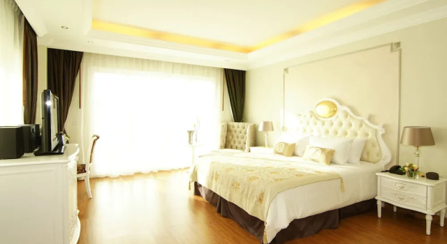 Двухместный номер Deluxe LK Miracle Suite - SHA Extra Plus