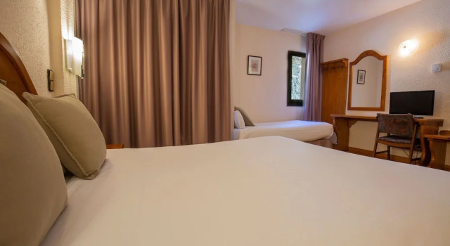 Трёхместный семейный номер Standard Hotel Sant Gothard by Nexta