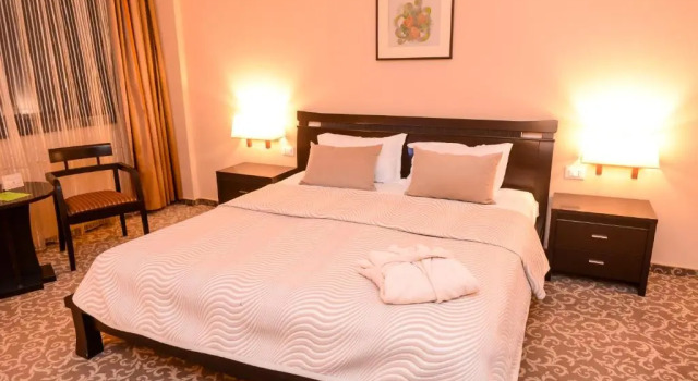 Полулюкс Отель Mercure Sofia City