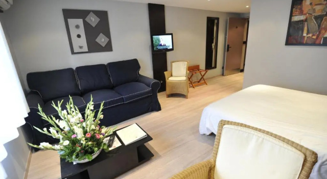 Полулюкс Logis Cottage Hotel