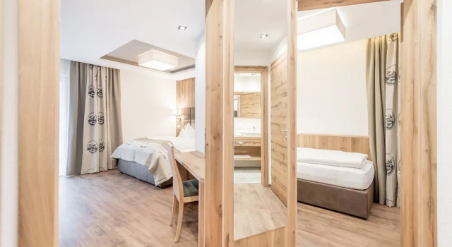 Семейный номер Standard с 2 комнатами с балконом и с видом на горы Hotel Mondin