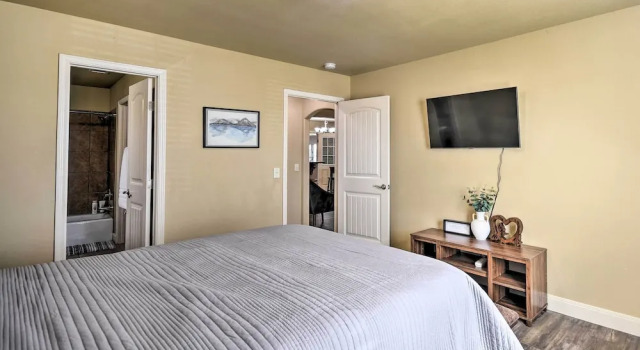 Amarillo Abode w/ Sunroom ~ 4 Mi to Downtown!, Rezerwuj Dom wakacyjny Amarillo Teksas