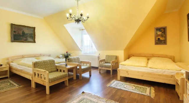 Четырёхместный номер Standard Barokk Hotel