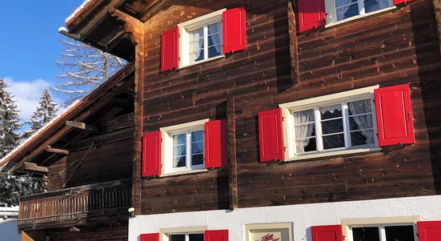 Charming Chalet With Mountain View Near Arosa for 6 People House Exclusive use, Prenota Chalet Cottage a Langwies, Cottage