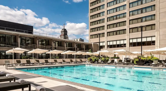 Двухместный номер Standard с балконом и с видом на бассейн Sheraton Centre Toronto Hotel