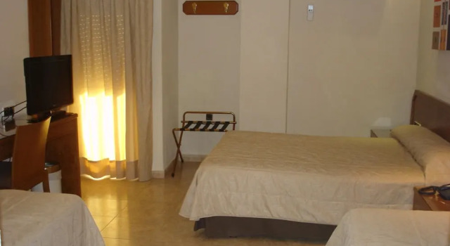 Трёхместный номер Standard Hostal Moreno