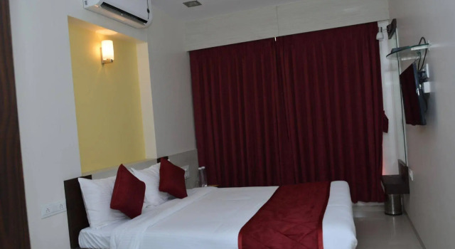 Nishita Residency, Забронировать Отель Отели штата Махараштры 3 звезды, 3*