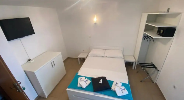 Room-studio Melissa With Terrace and sea, Prenota Appartamento Hotel a Isole Quarnerine con parcheggio, Parcheggio