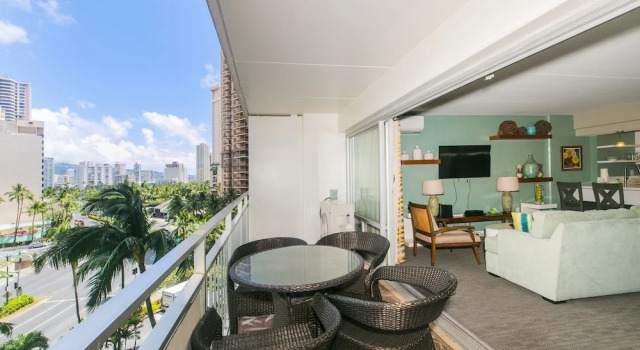 Номер Standard Spacious One Bedroom Harbor View Condos at Ilikai Marina With Private Balcony