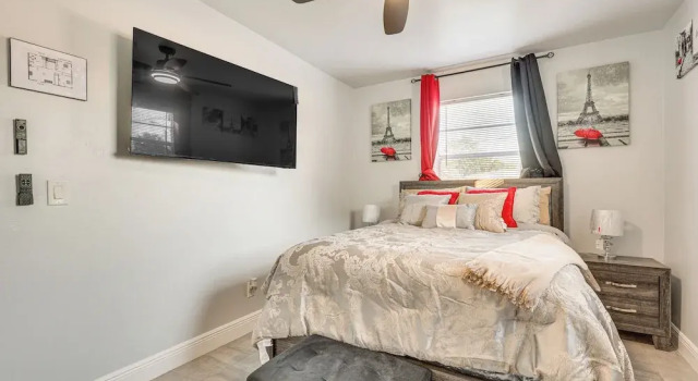 3 Mi to Port Everglades: Modern Getaway w/ Yard