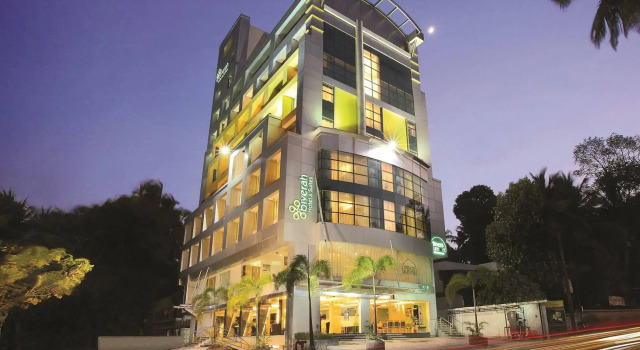 Biverah Hotel & Suites, Забронировать Отель Бизнес-отели Тируванантапурам, 4* 5*
