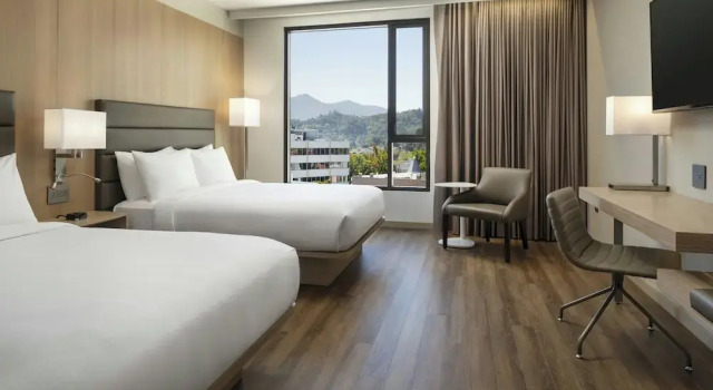 Четырёхместный номер Deluxe с видом на горы AC Hotel San Rafael Downtown