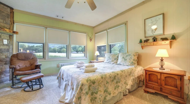 'campbell Retreat' in Maggie Valley w/ Deck!