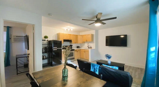 Апартаменты Delight Retreat Apt 4 Min Walk to Beach