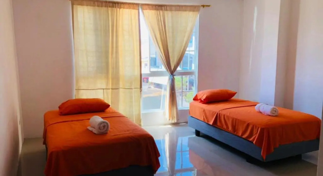 Pelican House, Book Hotel Hoteller i San Cristobal Island med parkering, Parkering