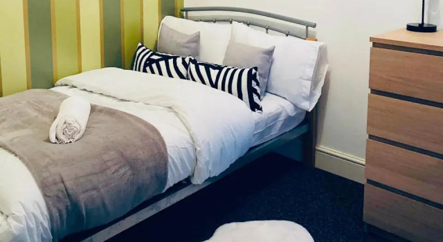 Коттедж Spacious Four Bedroom Home, 3 Bathrooms - Coventry