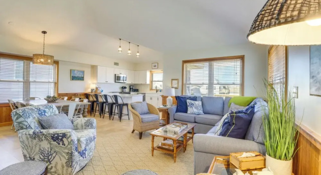 Hot Tub & Ocean Views: Kitty Hawk Haven!