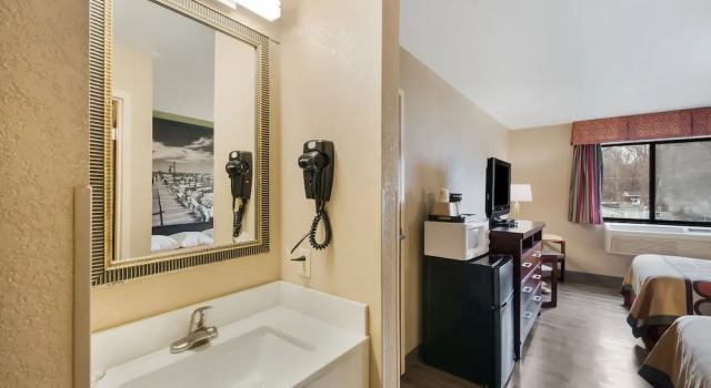 Четырёхместный номер Standard Red Carpet Inn-Indian Head
