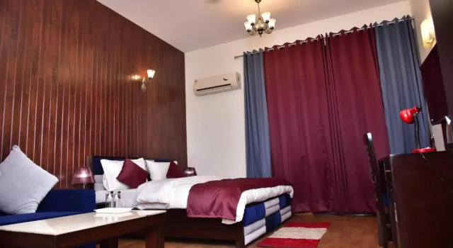 Двухместный номер Deluxe Nook Inn & Suites - 2 Min Walk From MG ROAD METRO