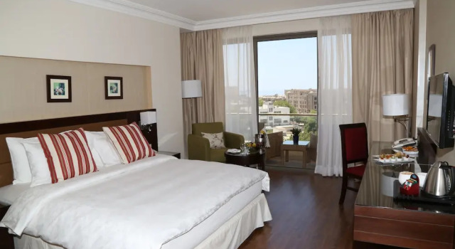 Номер Deluxe с балконом и с видом на море Oryx Hotel Aqaba