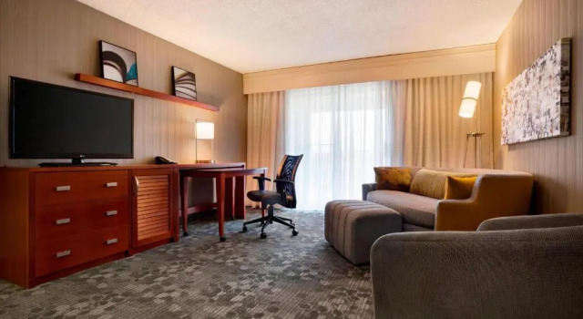 Люкс Courtyard by Marriott Champaign