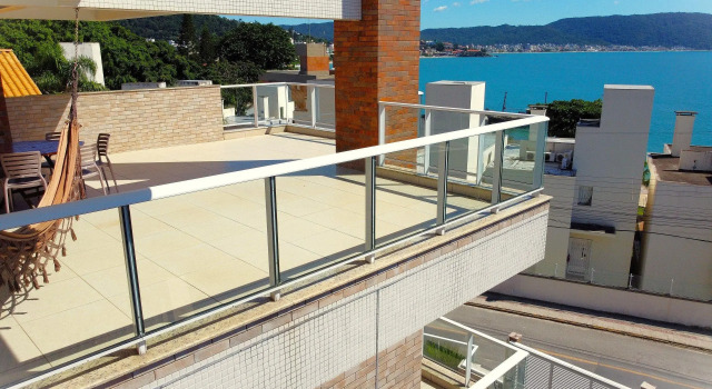 1083   Apartamento Com Vista Para O Mar Em Bombinhas