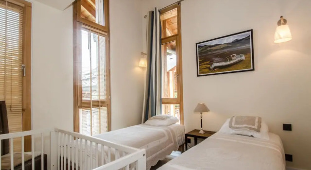 Cozy Chalet in Rhone Alpes With Terrace, Забронировать Шале Виллы Овернь-Рона-Альпы, Вилла