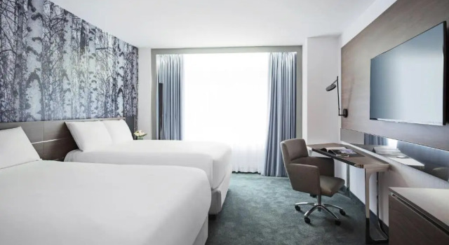 Четырёхместный номер Superior Novotel Montreal Center