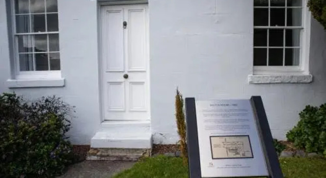 Gaol House Cottages, Rezerwuj Hotel Bicheno Tasmania, w pobliżu Wycieczki z obserwacją pingwinów w Bicheno
