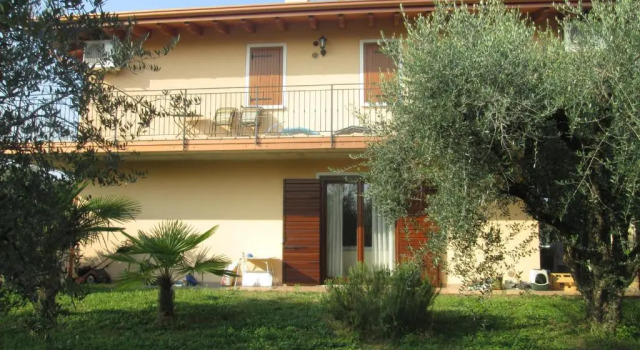 B&B Agli Ulivi, Забронировать Отель Манерба Valtenesi del Garda