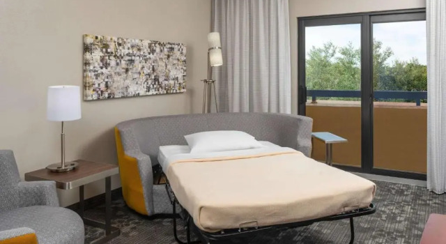 Двухместный номер Standard с балконом и с видом на бассейн Sonesta Select Miami Lakes